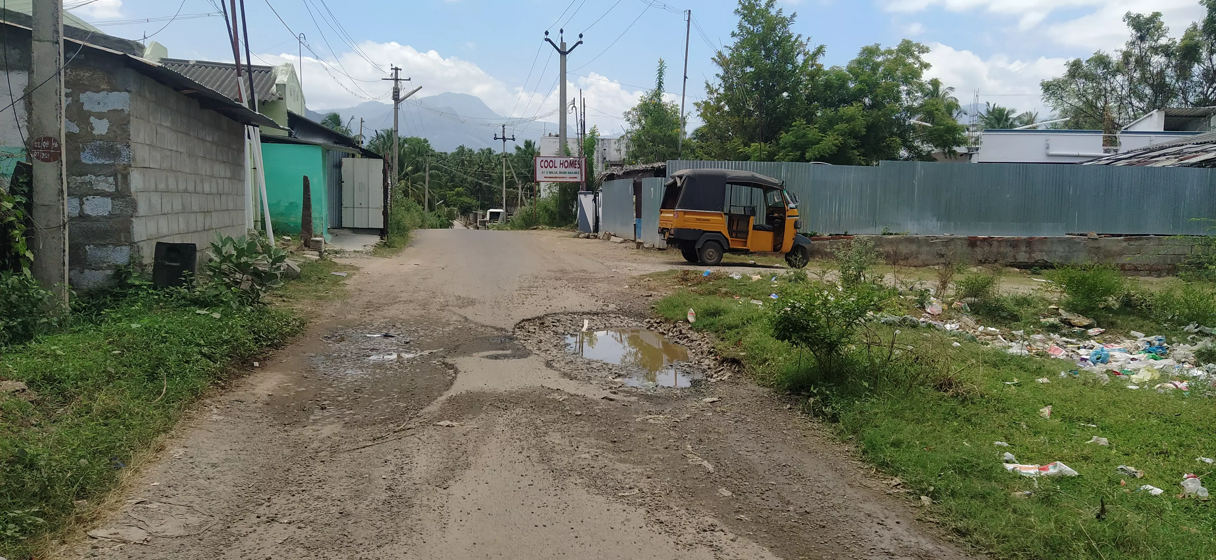 சேதமடைந்த சாலை