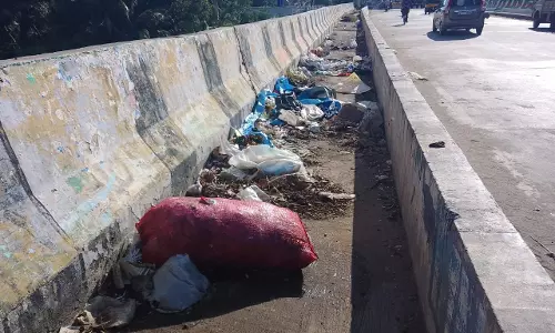 குவிந்து கிடக்கும் குப்பைகள்