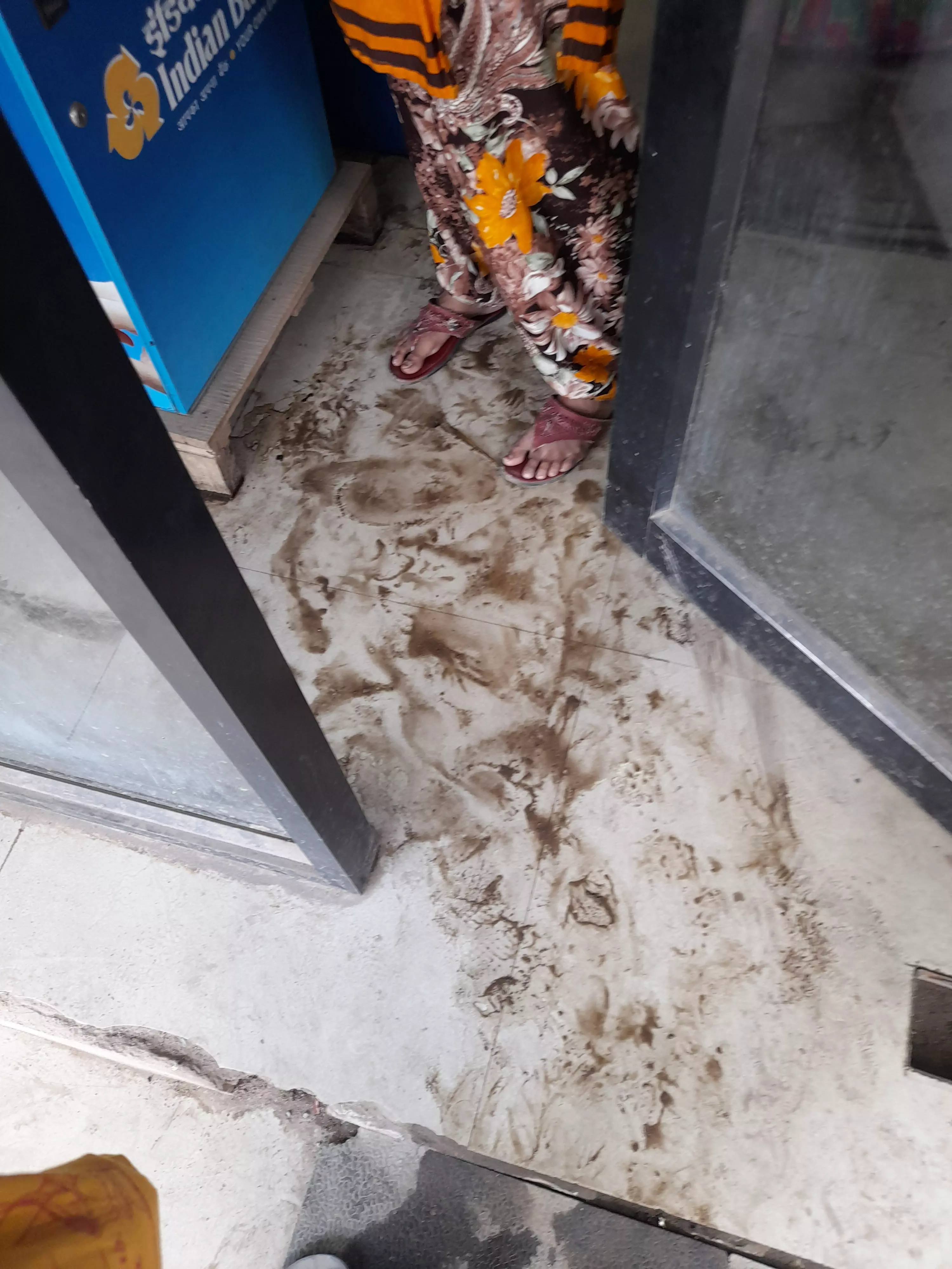 ஏ.டி.எம்.மையத்தில் சுகாதார கேடு