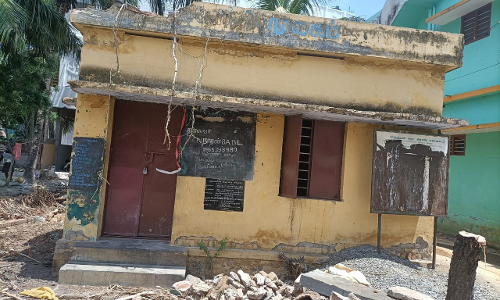 சேதமடைந்த நூலக கட்டிடம்