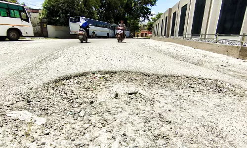 சேதமான சாலை