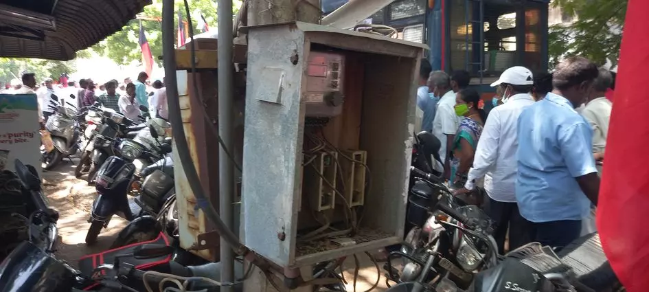 ஆபத்தான மின்பெட்டி