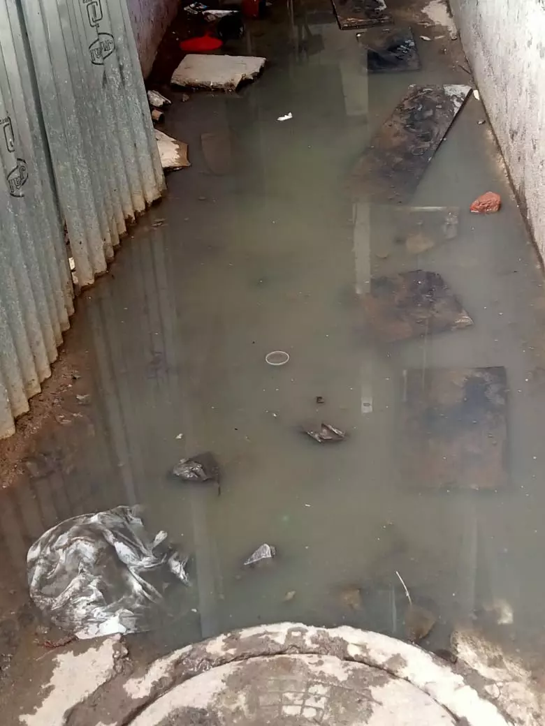 கழிவுநீரால் துர்நாற்றம்