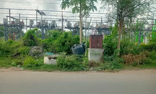 பழுதடைந்த மினி குடிநீர் தொட்டி