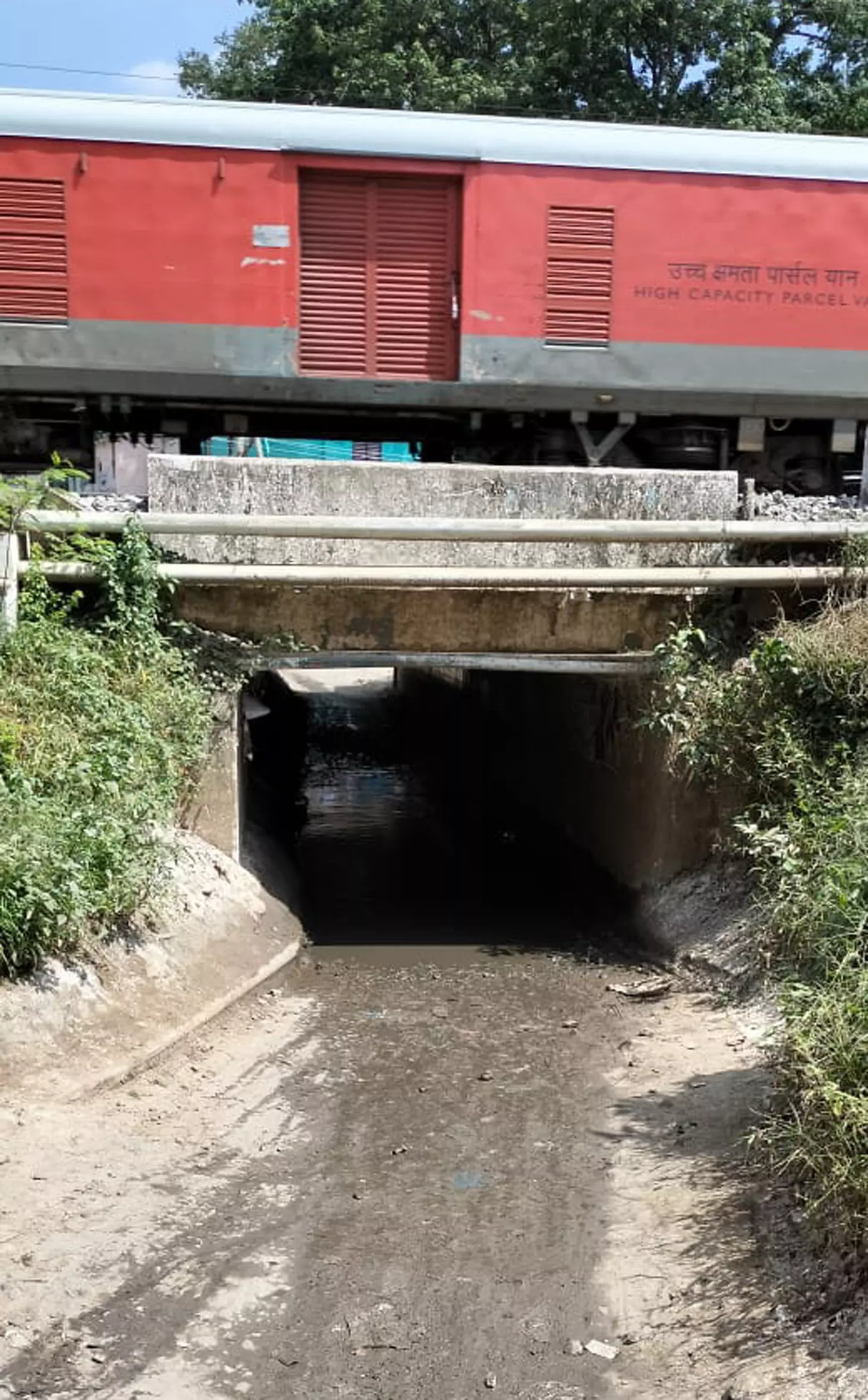 கழிவுநீரை அகற்ற வேண்டும்