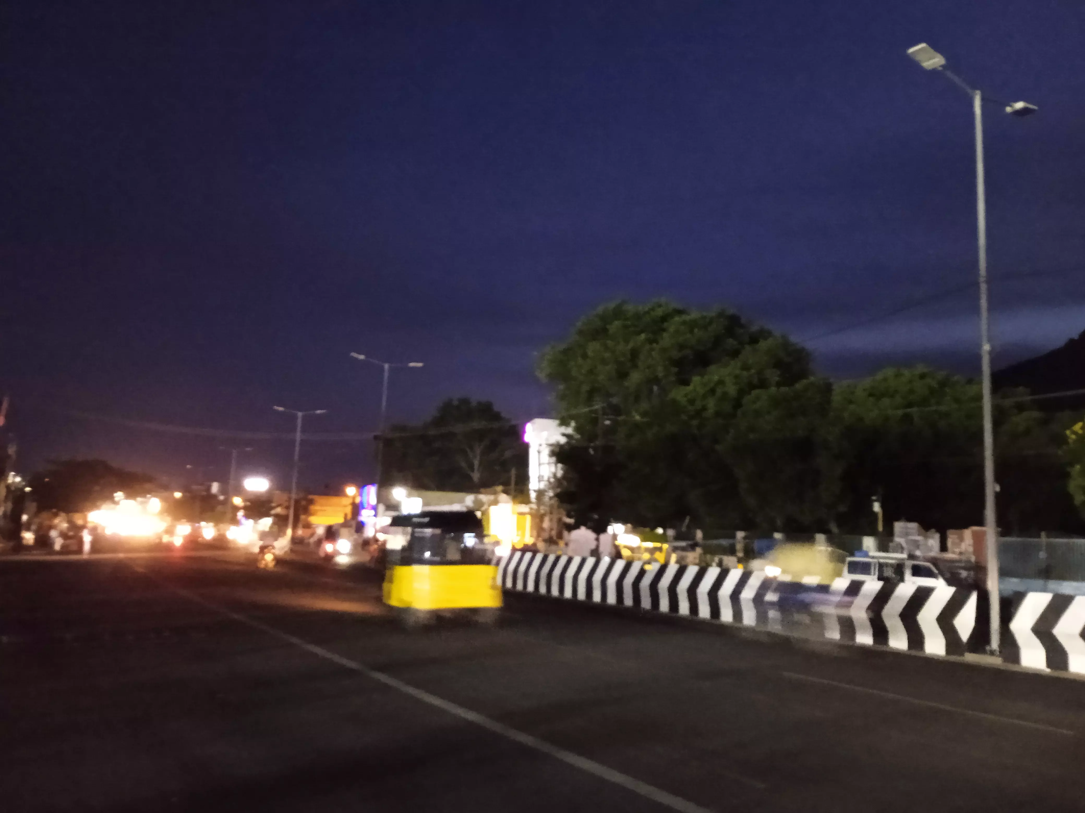 எரியாத மின் விளக்குகள் எரியாத மின் விளக்குகள்