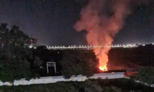 எரிமலை போல் எரியும் குப்பை கழிவுகள்