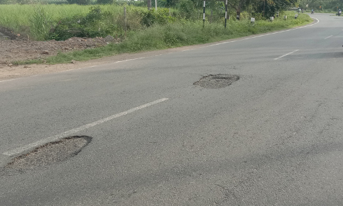 ரோட்டில் குழி ரோட்டில் குழி