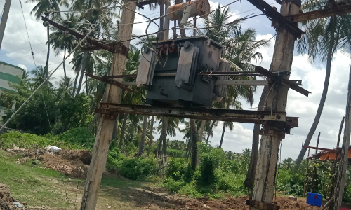 ஆபத்தான மின்கம்பங்கள்