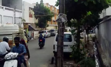 ஆபத்தான மின் கம்பம்