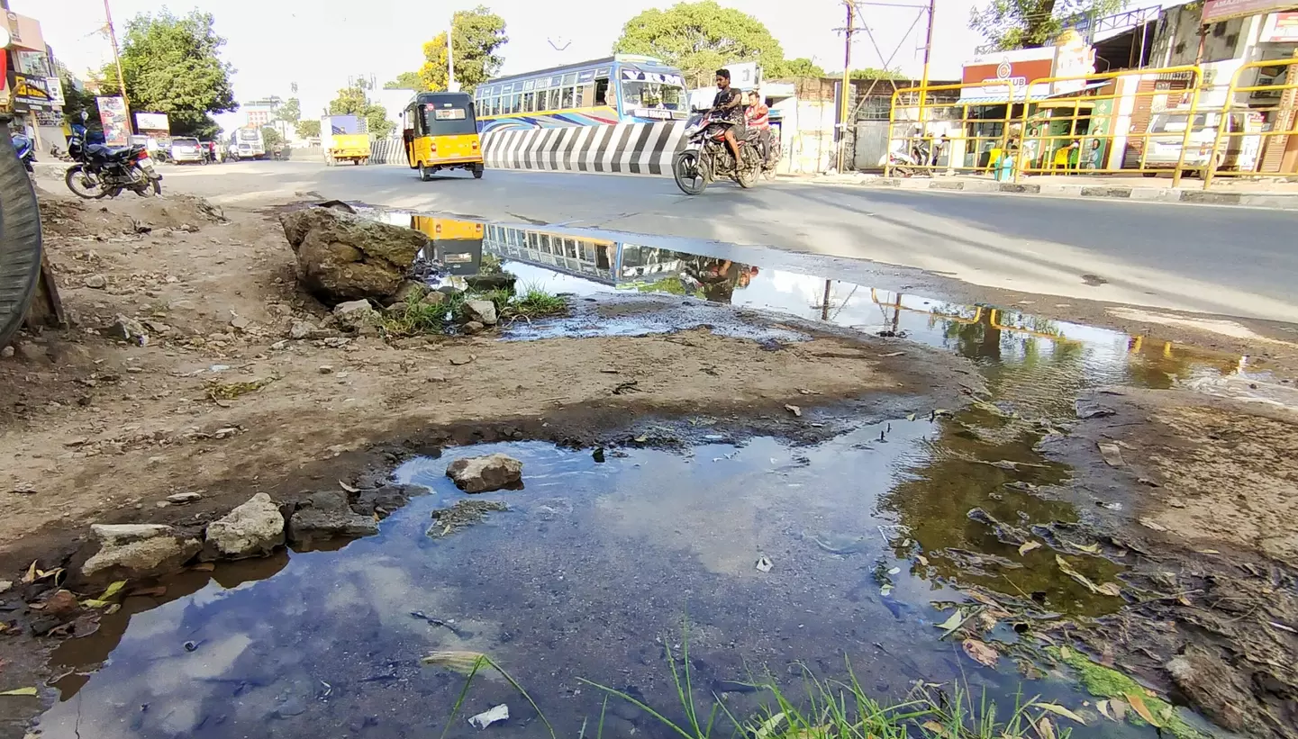 வீணாக செல்லும் குடிநீர் வீணாக செல்லும் குடிநீர்