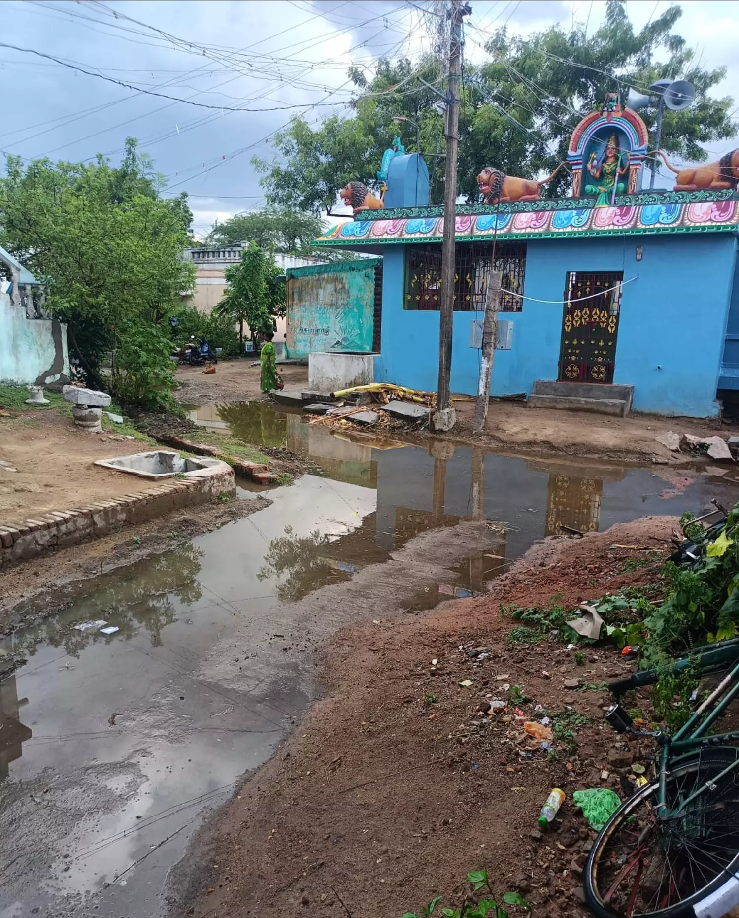 கழிவுநீர் கால்வாயை பராமரிக்க வேண்டும்