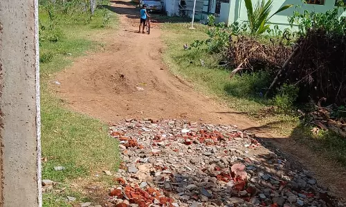 தார்ச்சாலை வசதி வேண்டும் தார்ச்சாலை வசதி வேண்டும்