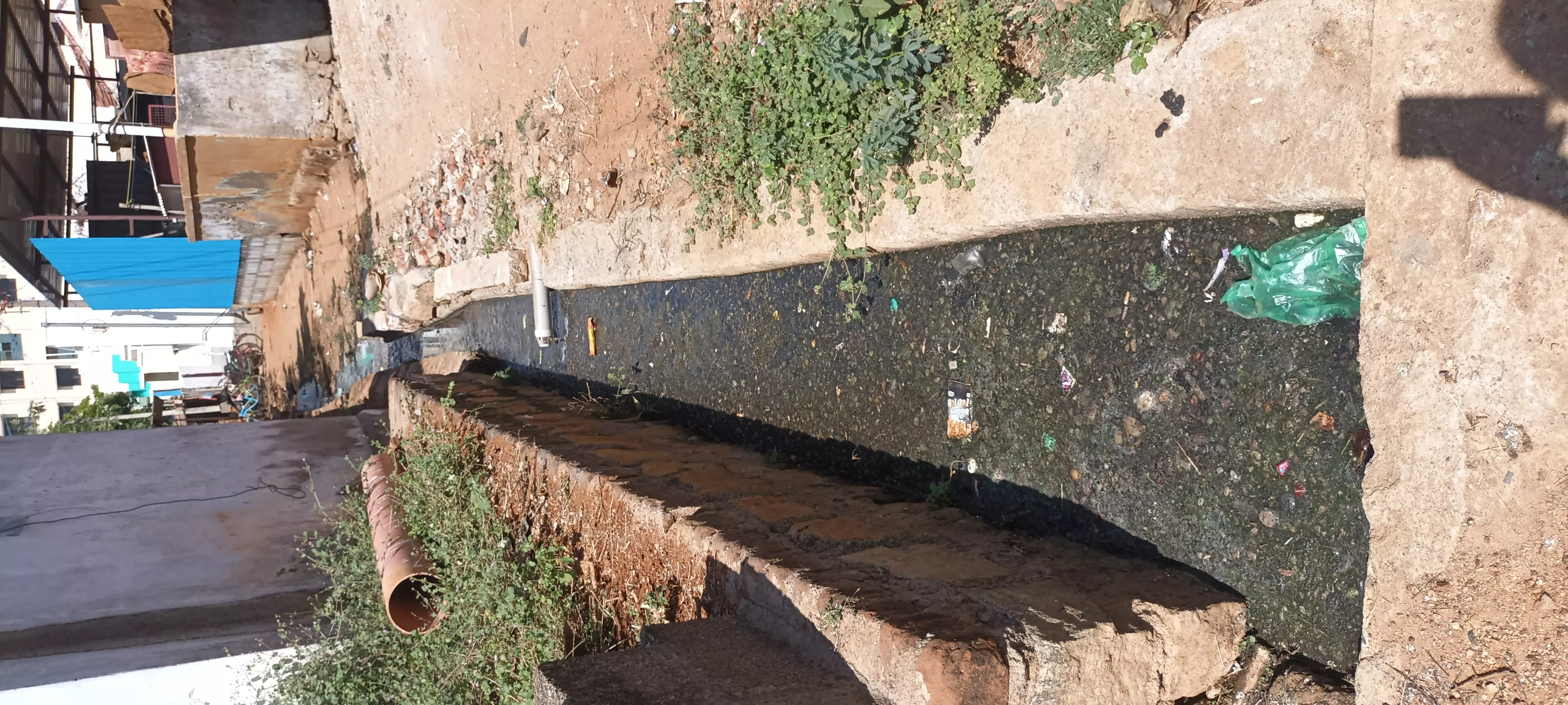 கழிவுநீர் வாய்க்காலில் அடைப்பு