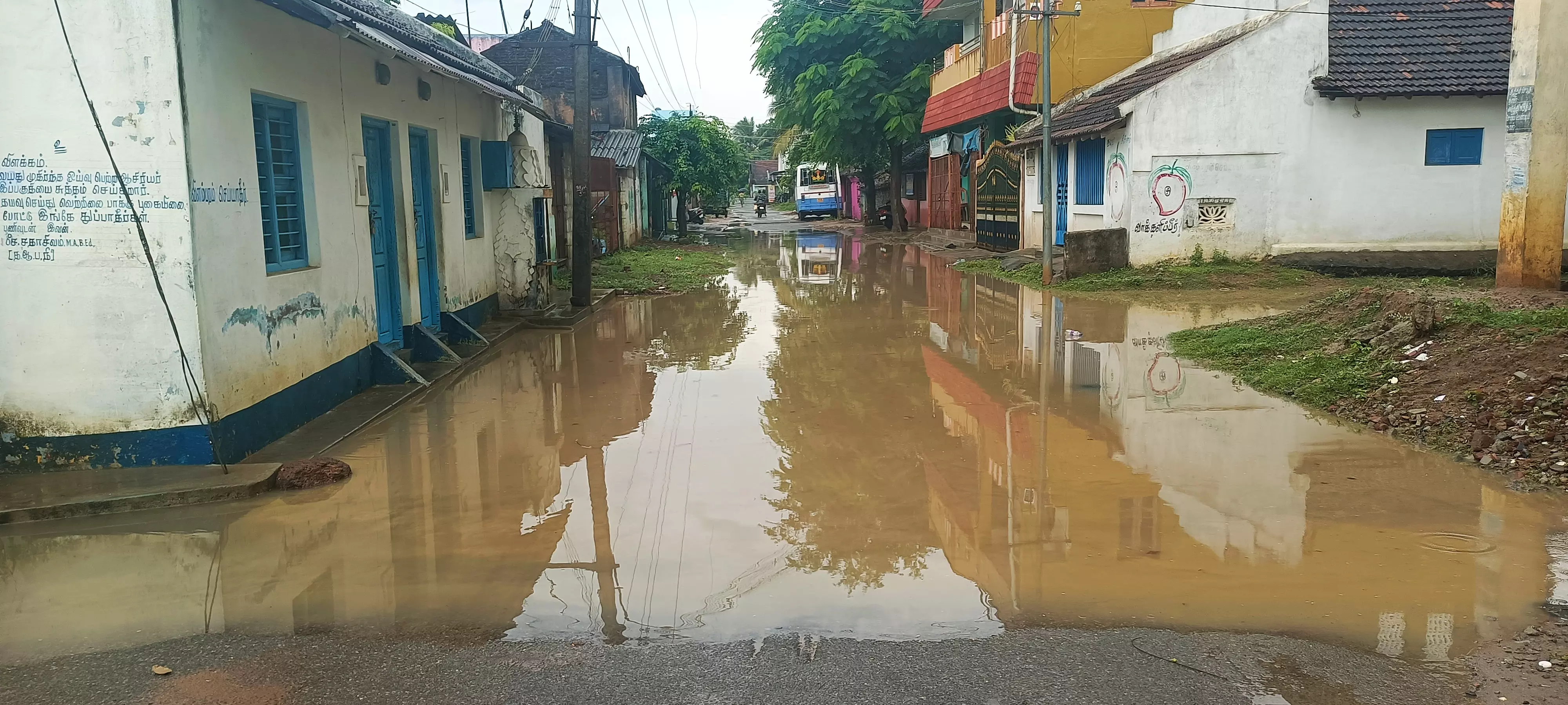 வடிகால்கள் ஆக்கிரமிப்பு