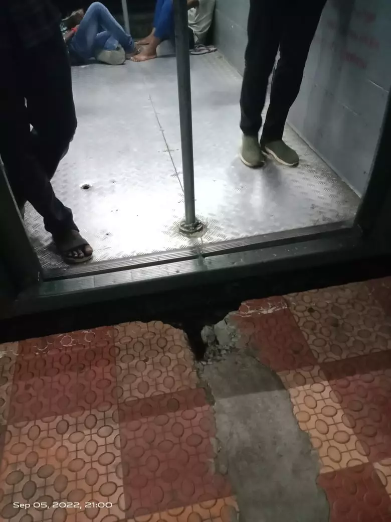 ஆபத்தான நடைமேடை