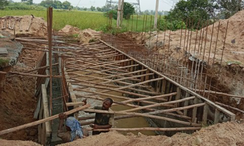 பாலம் கட்டும் பணியை விரைந்து முடிக்க வேண்டும்