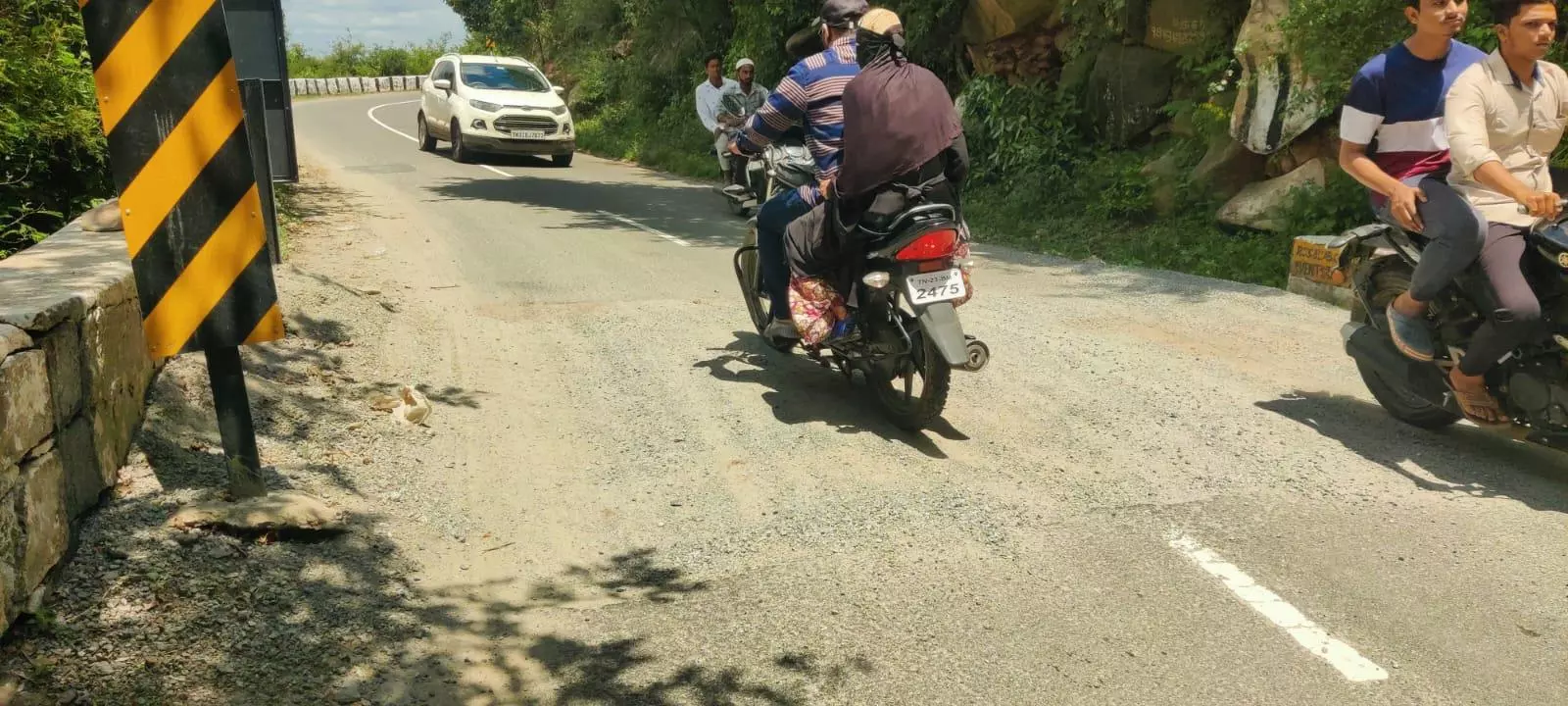 சாலையை தரமாக சீரமைக்க வேண்டும்