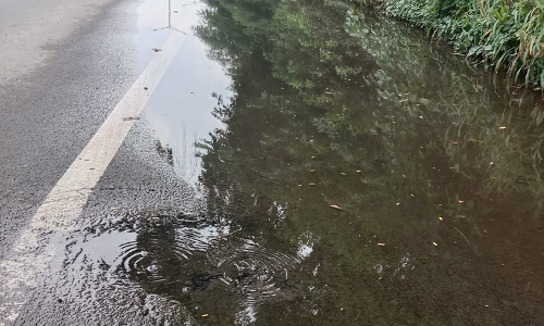 வீணாகும் குடிநீர் வீணாகும் குடிநீர்