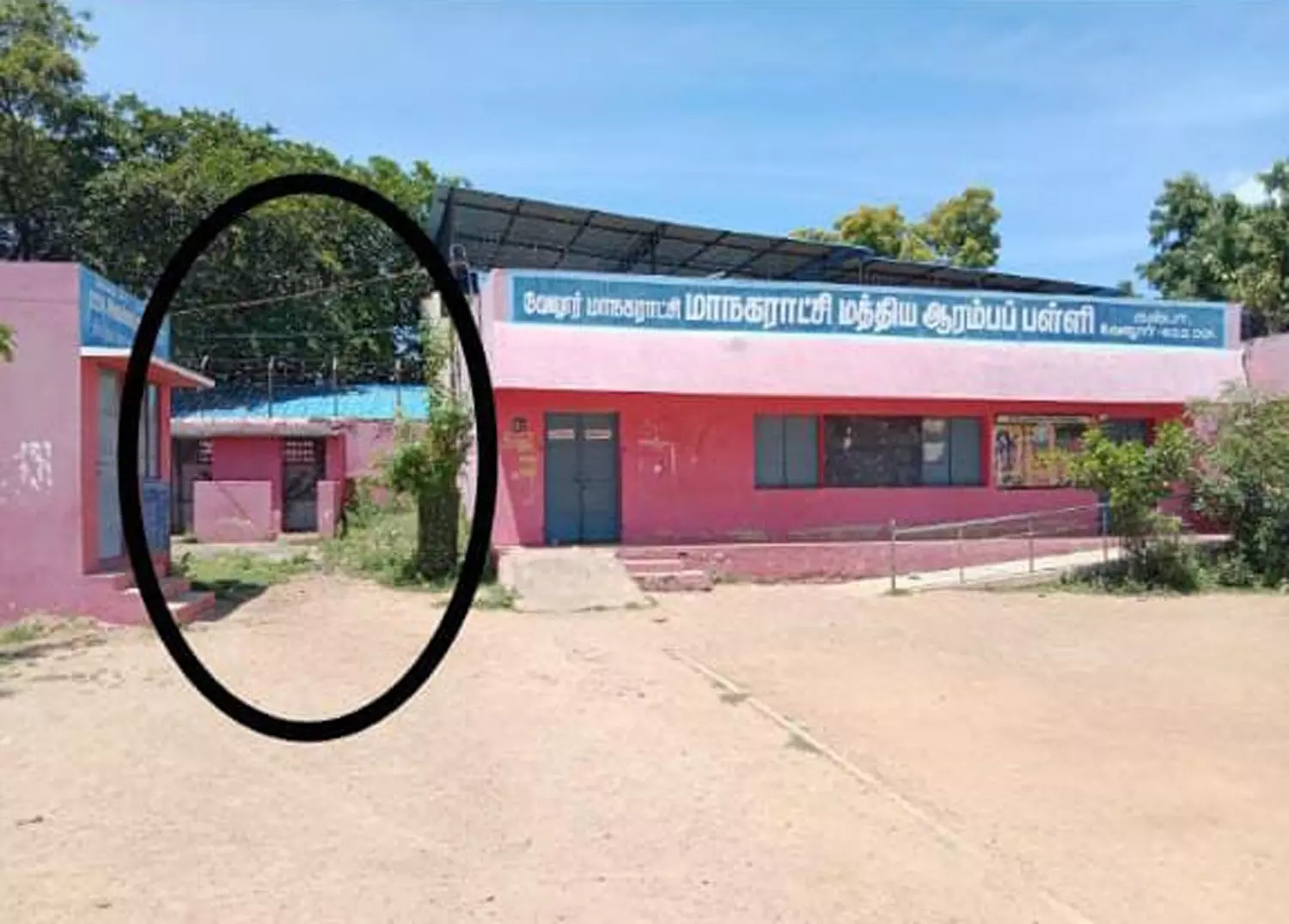 கழிவறையை முறையாக பராமரிப்பார்களா? கழிவறையை முறையாக பராமரிப்பார்களா?
