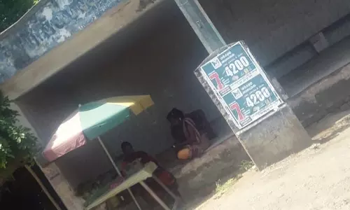 பயணிகள் நிழற்குடை சீரமைக்கப்படுமா? பயணிகள் நிழற்குடை சீரமைக்கப்படுமா?