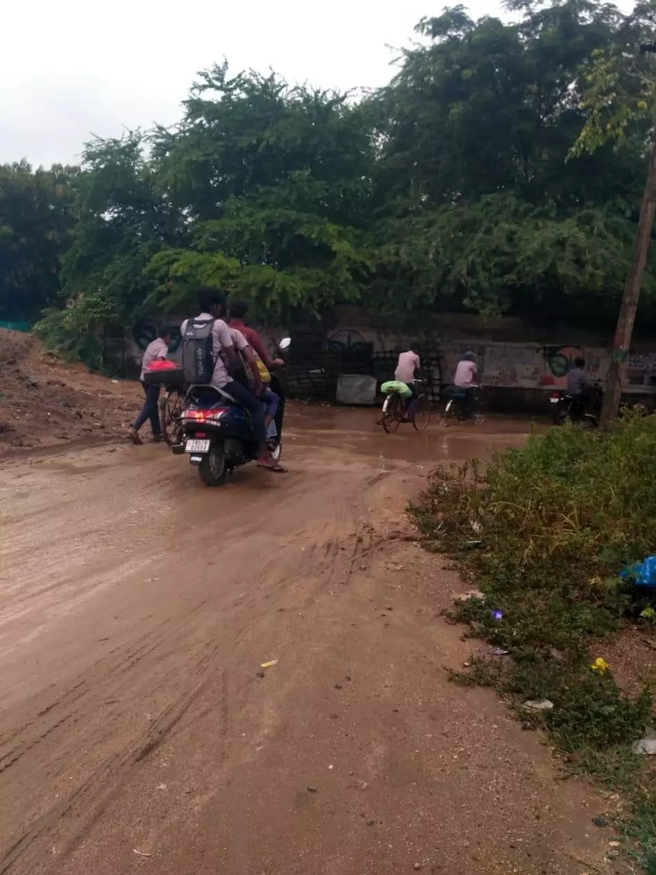 ஆமை வேகத்தில் தரைப்பால பணி ஆமை வேகத்தில் தரைப்பால பணி