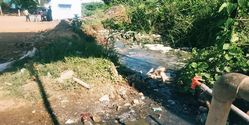 குளம்போல் தேங்கும் கழிவுநீர்