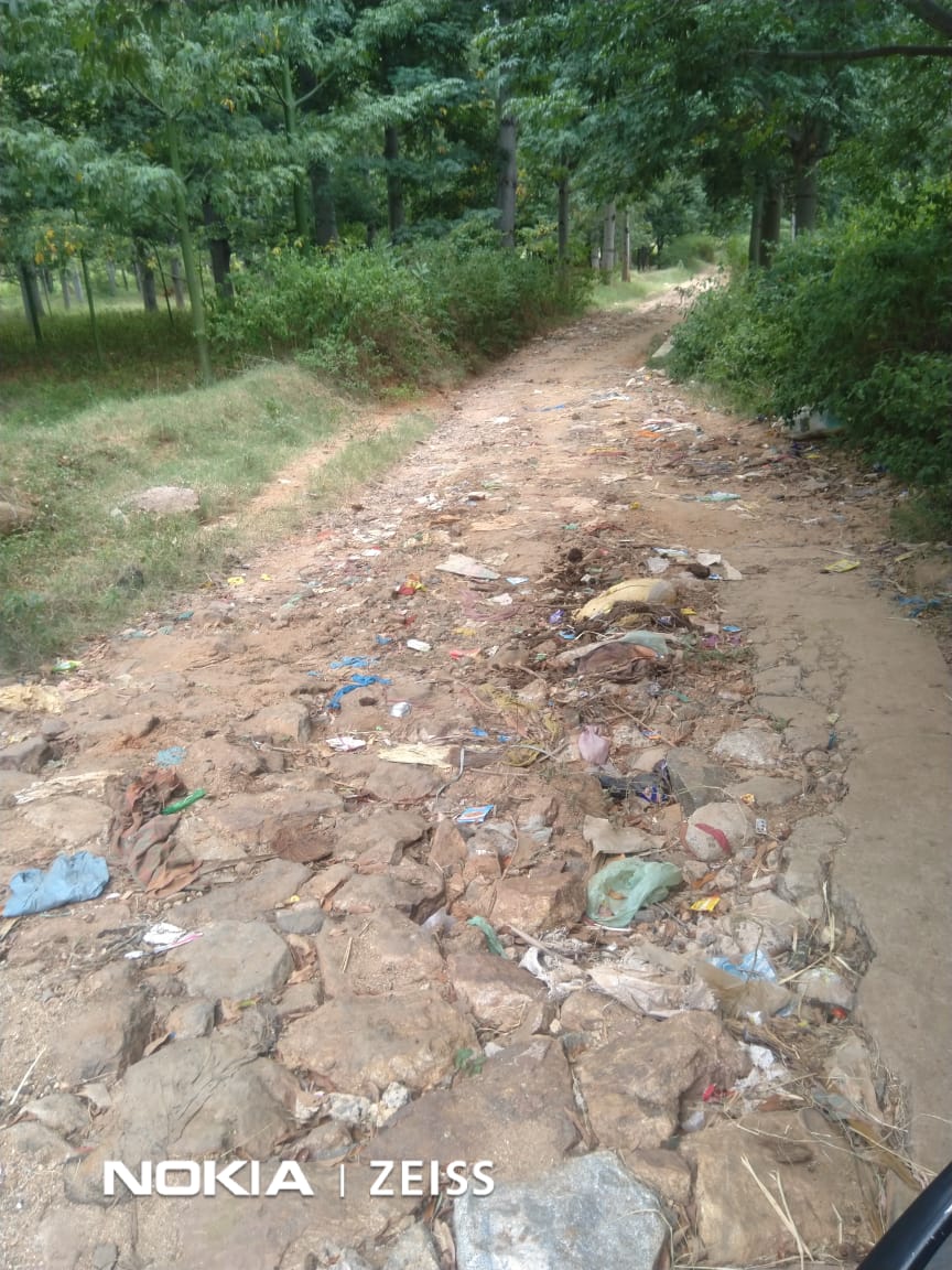 சாலையை சீரமைக்க வேண்டும் சாலையை சீரமைக்க வேண்டும்