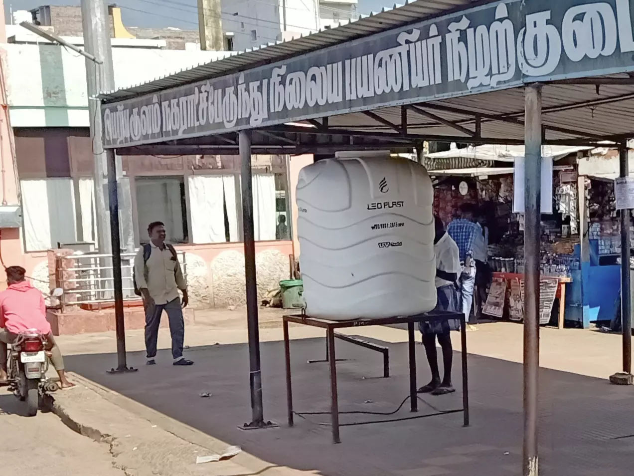 காட்சிப்பொருளான குடிநீர் தொட்டி