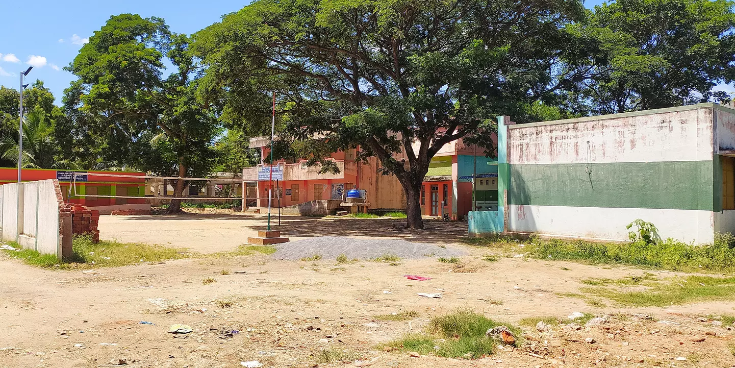 பள்ளி சுற்றுச்சுவர் சீரமைக்கப்படுமா?