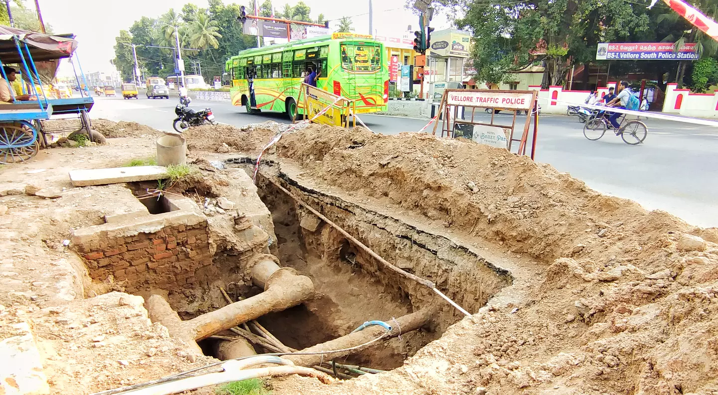 பைப்லைன் சீரமைக்கும் பணியை விரைந்து முடிக்க வேண்டும்