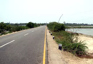 தொடரும் விபத்துகளை தடுக்க நடவடிக்கை எடுக்கப்படுமா?