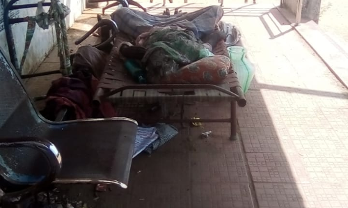 உணவின்றி தவிக்கும் முதியவர் உணவின்றி தவிக்கும் முதியவர்