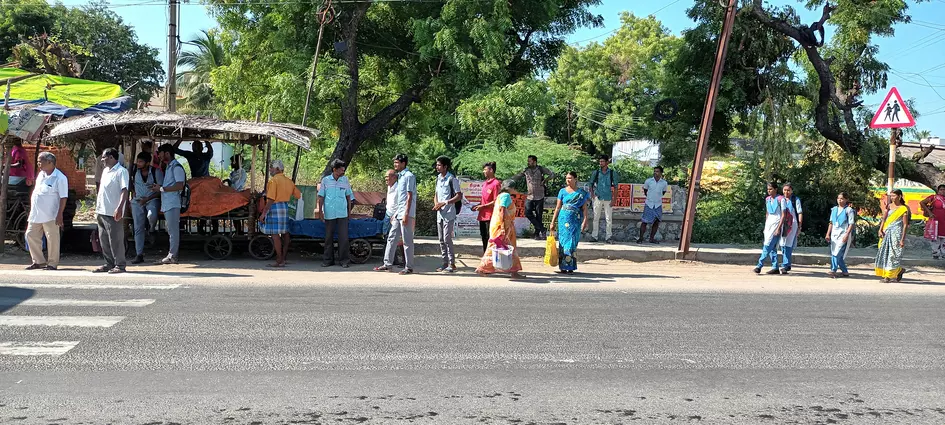 பயணிகள் நிழற்கூடம் தேவை