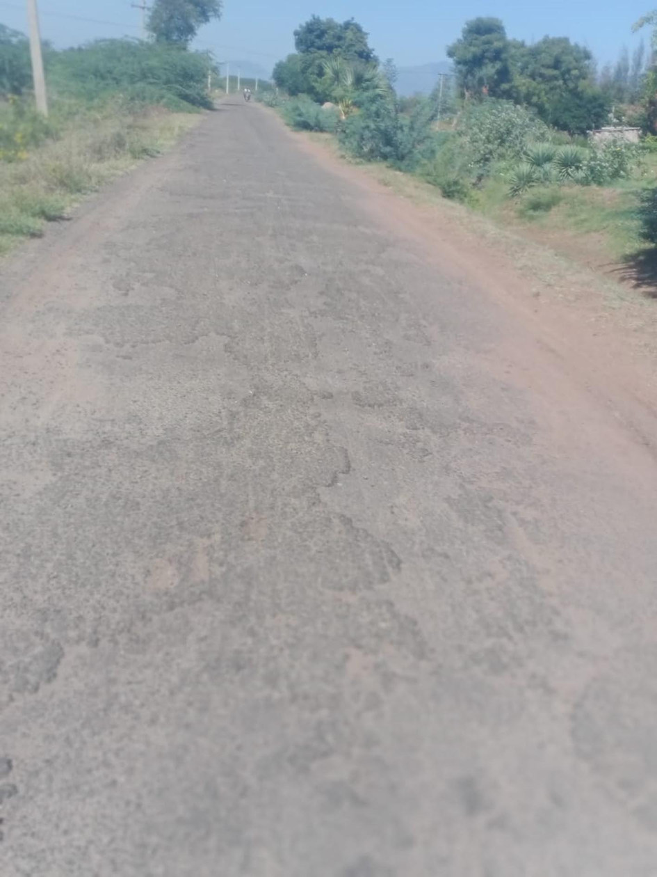 குண்டும் குழியுமான சாலை குண்டும் குழியுமான சாலை