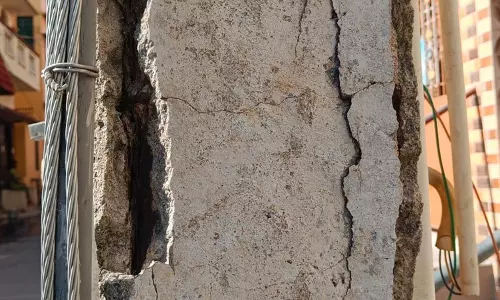 டிரான்ஸ்பார்மரின் மின்கம்பம் சேதம் டிரான்ஸ்பார்மரின் மின்கம்பம் சேதம்