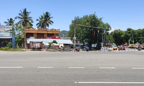 நிழற்கூடம் இல்லாத பஸ் நிறுத்தம் நிழற்கூடம் இல்லாத பஸ் நிறுத்தம்