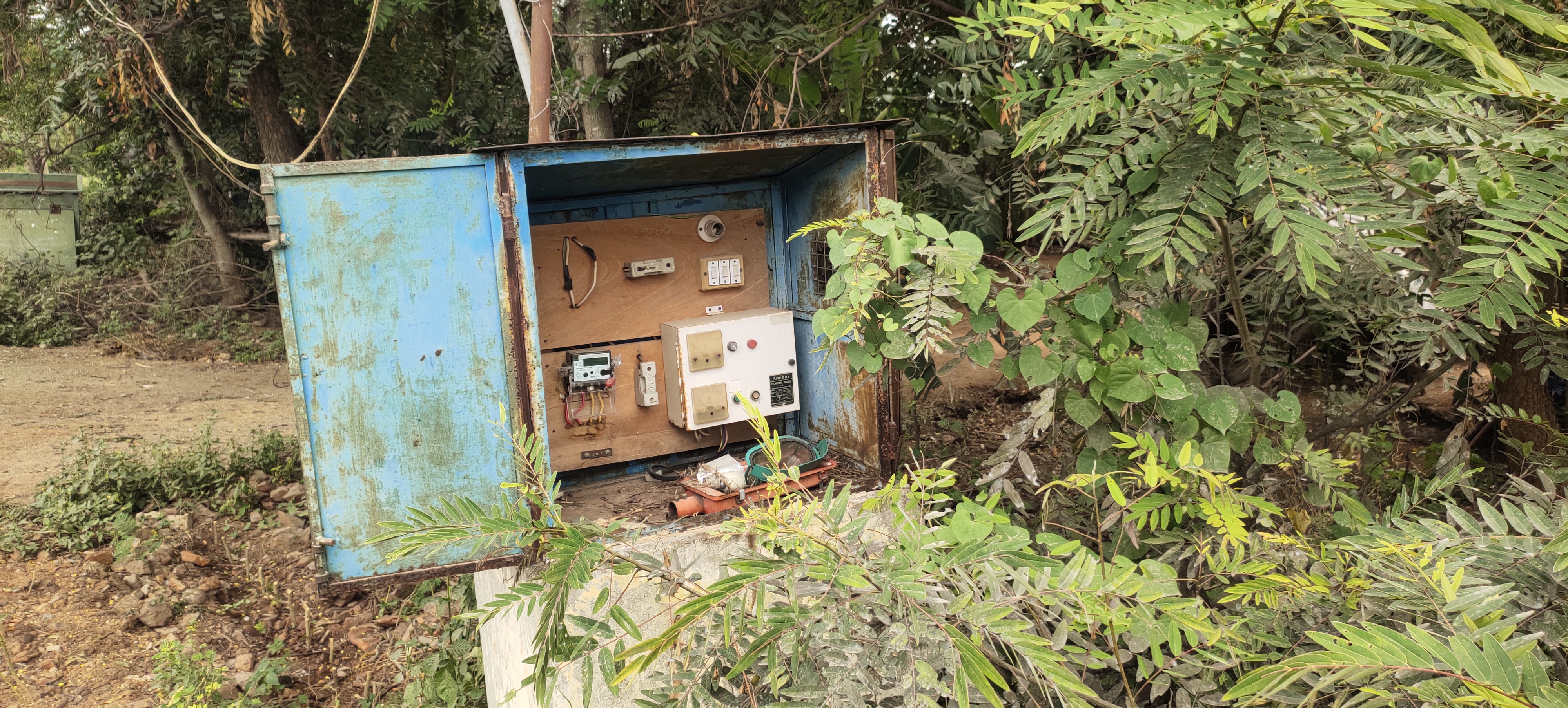 பழுதடைந்த மின் மோட்டார் பழுதடைந்த மின் மோட்டார்