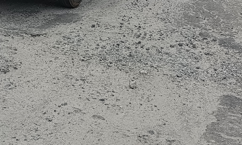 குண்டும், குழியுமான சாலை குண்டும், குழியுமான சாலை