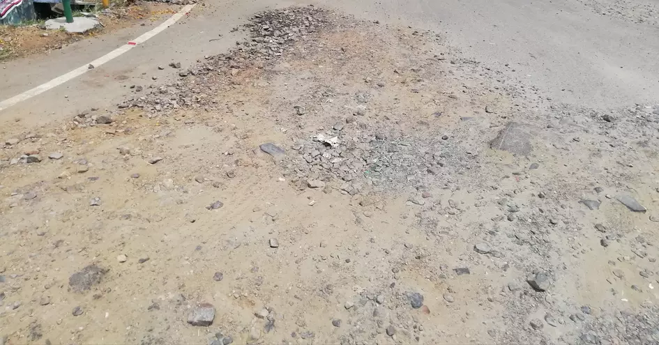 பழுதடைந்த ரோடு பழுதடைந்த ரோடு