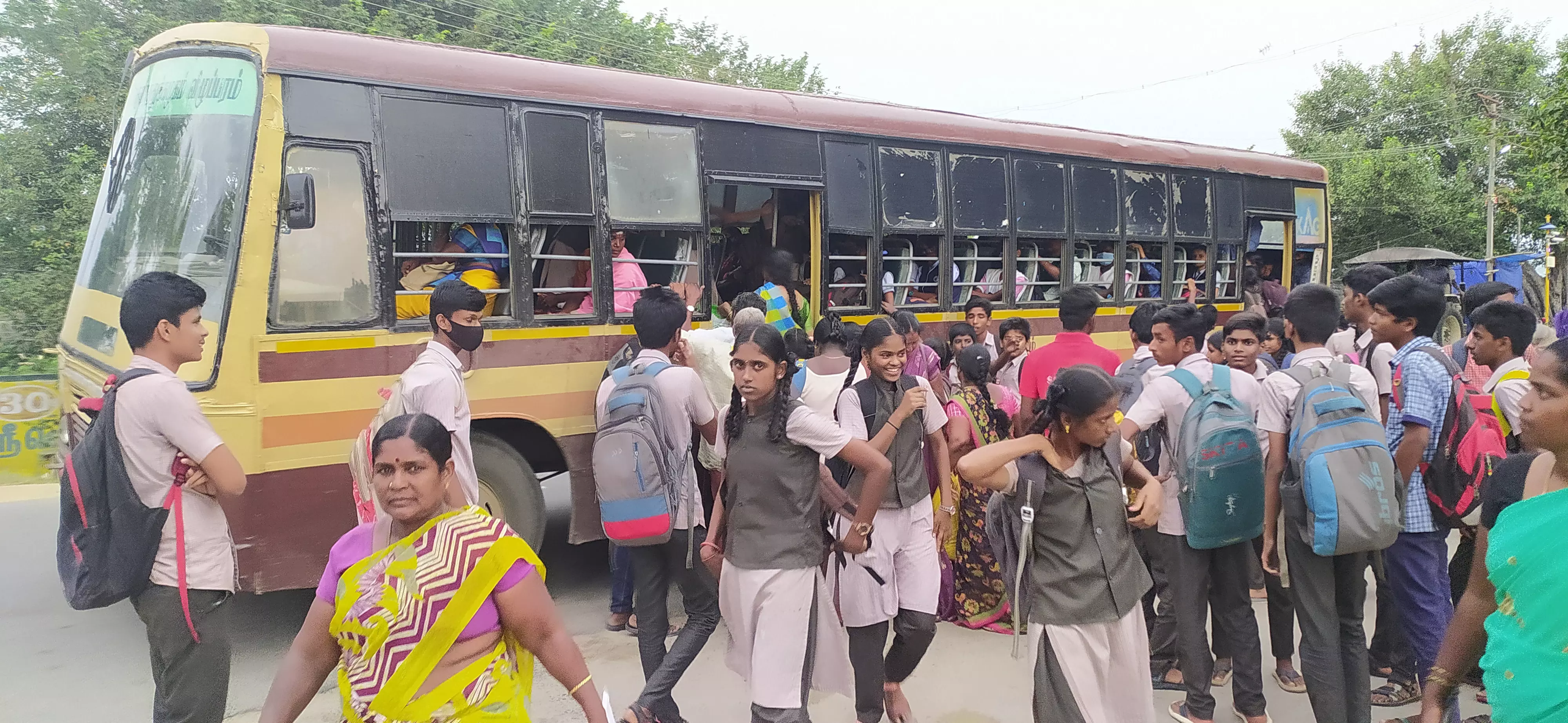 கூடுதல் பஸ்களை இயக்க வேண்டும்