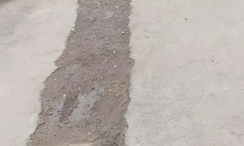 சாலையில் தோண்டப்பட்ட பள்ளம் சரி செய்யப்படுமா? சாலையில் தோண்டப்பட்ட பள்ளம் சரி செய்யப்படுமா?