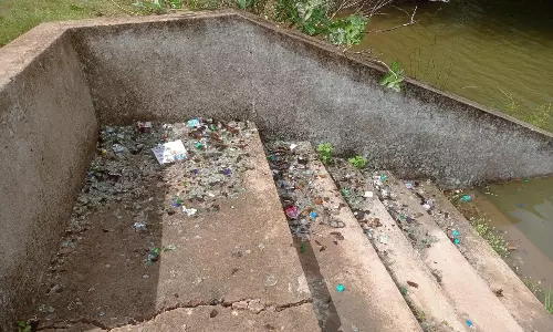 திறந்த வெளி பாராக மாறியுள்ள படித்துரை திறந்த வெளி பாராக மாறியுள்ள படித்துரை