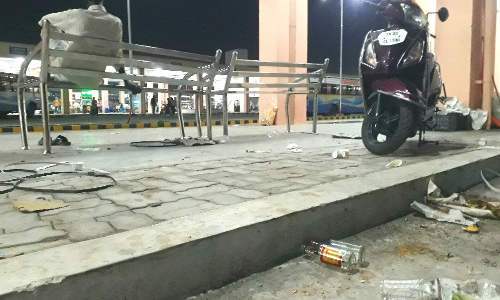 புதிய பஸ்நிலையத்தில் போதை ஆசாமிகள் அட்டகாசம் புதிய பஸ்நிலையத்தில் போதை ஆசாமிகள் அட்டகாசம்