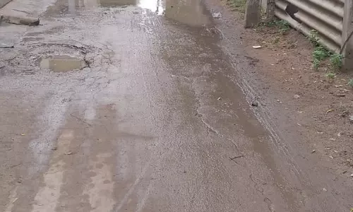 சீரமைக்கப்படாத சாலை சீரமைக்கப்படாத சாலை