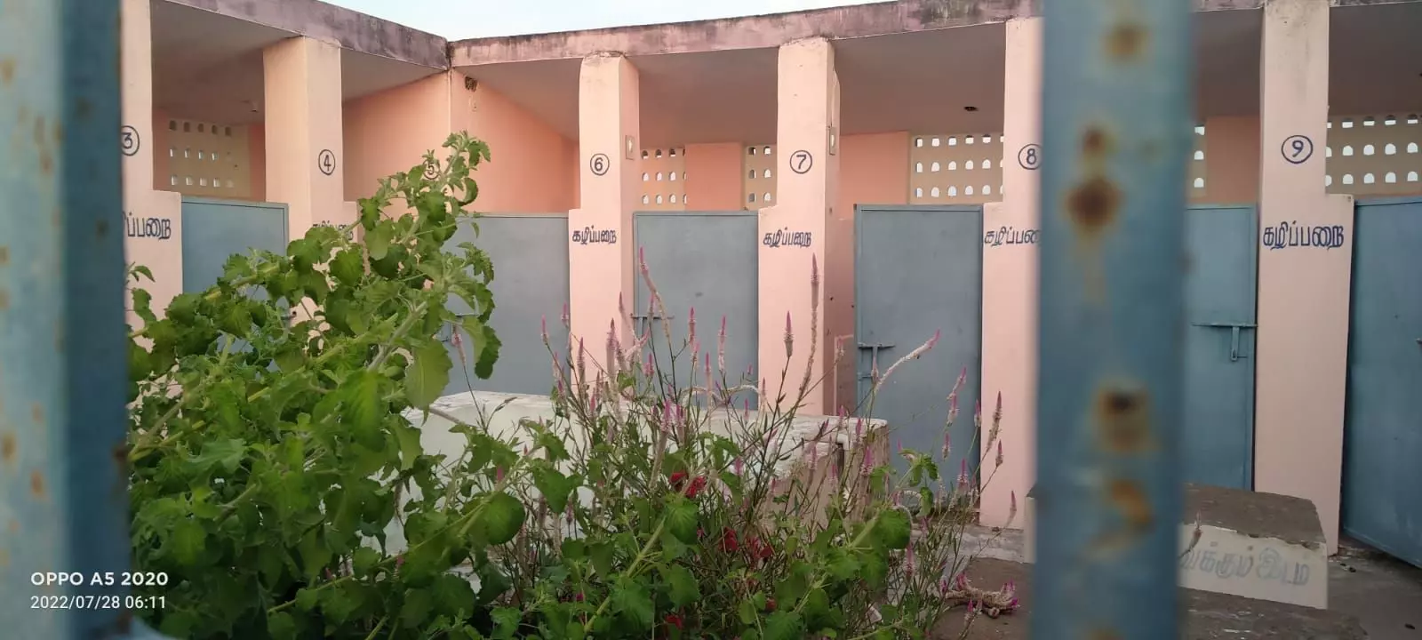 கழிப்பறை பயன்பாட்டுக்கு வருமா?