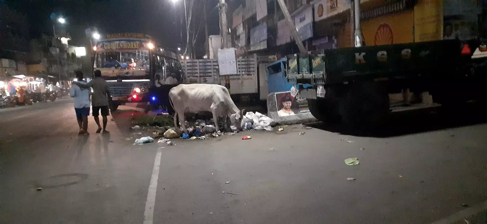 சாலையில் குப்பைகள் சாலையில் குப்பைகள்