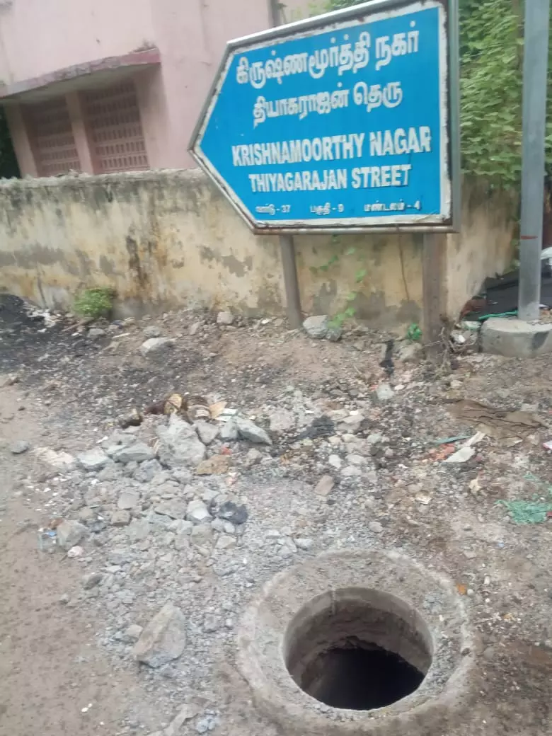 தெரு ஓரத்தில் ஆபத்தான குழி