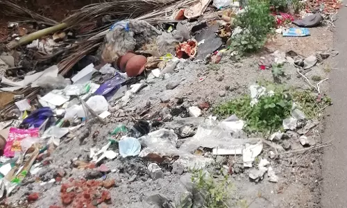 குவிந்து கிடக்கும் குப்பைகள் குவிந்து கிடக்கும் குப்பைகள்