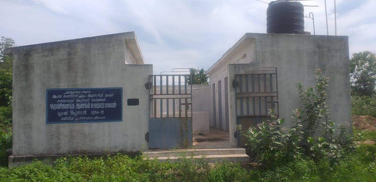 காட்சிப்பொருளான கழிப்பறை கட்டிடம் காட்சிப்பொருளான கழிப்பறை கட்டிடம்